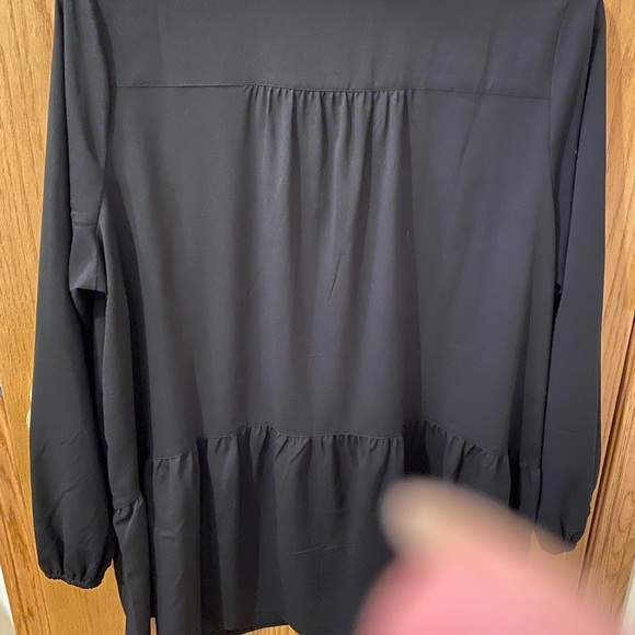 LOGO By Lori Goldstein NWOT Black Long-sleeved Blouse with ruffle bottom - Picture 2 of 5